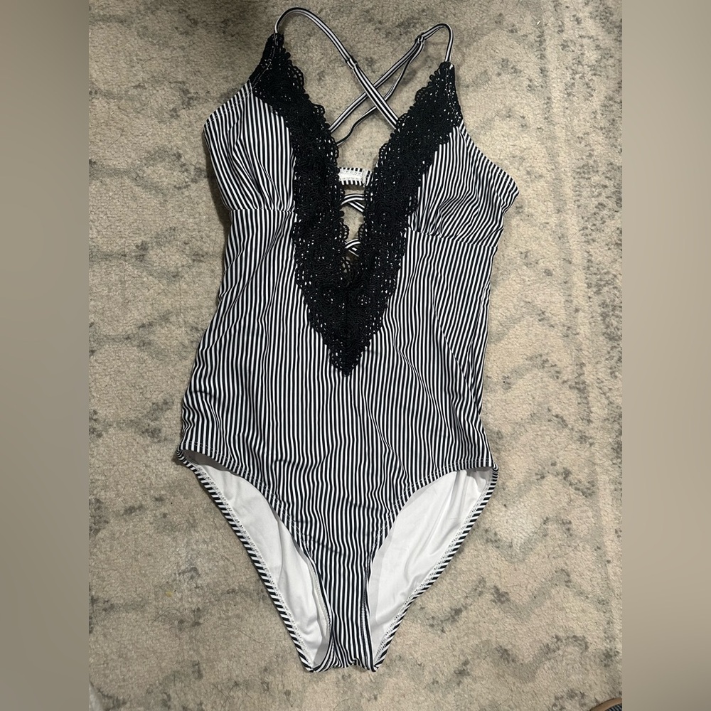 Cupshe Striped One Piece Bathing Suit